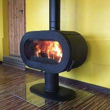 Купить Печь-камин Invicta Fifty Sur Pied в интерьере чугунная в Минске в Минске