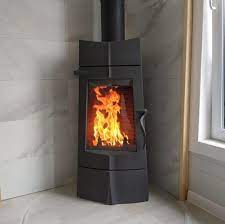 Печь-камин чугунный Invicta Chamane 14 в интерьере Амазонка бай фото  в Минске