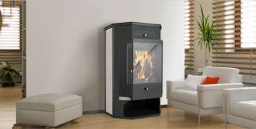 Стальной недорогой камин с дровницей Теплодар Румба фото в интерьере в Минске