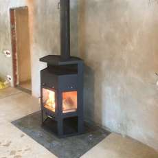 Купить недорогой камин с шамотом Мета-Бел Енисей в Минске фото в интерьере в Минске