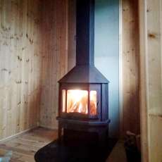 Стальной камин со стеклом Мюнхен угловой чёрный фото в интерьере в Минске