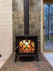 Печь-камин чугунный FireWay Demetra в интерьере Амазонка бай фото в Минске