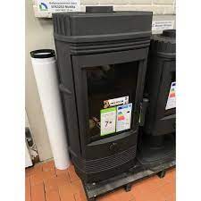 Печь-камин Invicta Gomont в интерьере Амазонка бай фото в Минске