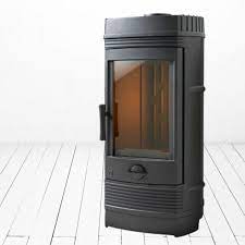 Печь-камин чугунный Invicta Gomont в интерьере Амазонка бай фото в Минске