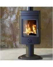 Печь-камин чугунный Invicta Mesnil в интерьере Амазонка бай фото в Минске