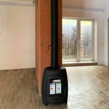 Печь-камин чугунный Invicta La Borne 2 в интерьере Амазонка бай фото в Минске