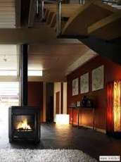 Печь-камин чугунный Invicta Carolo в интерьере Амазонка бай фото  в Минске