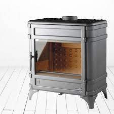 Печь-камин чугунный Invicta Siam в интерьере Амазонка бай фото в Минске