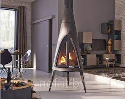 Печь-камин чугунный Invicta Pow-Wow в интерьере Амазонка бай фото в Минске