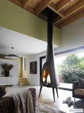 Печь-камин чугунный Invicta Pow-Wow в интерьере Амазонка бай фото в Минске