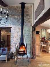 Печь-камин чугунный Invicta Pow-Wow в интерьере Амазонка бай фото в Минске