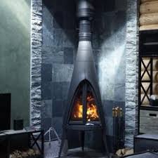 Печь-камин чугунный Invicta Pow-Wow в интерьере Амазонка бай фото в Минске