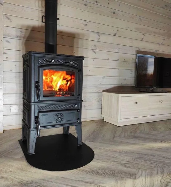 Печь-камин чугунный FireWay Dacha в интерьере с варочной поверхностью чёрный Амазонка бай фото в Минске