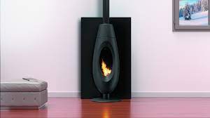 Печь-камин чугунный Invicta OVATIO в интерьере Амазонка бай фото в Минске