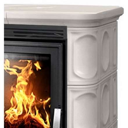 Кафельная печь ABX Marina LP с чугунной топкой и теплообменником, с кафельным цоколем в Минске